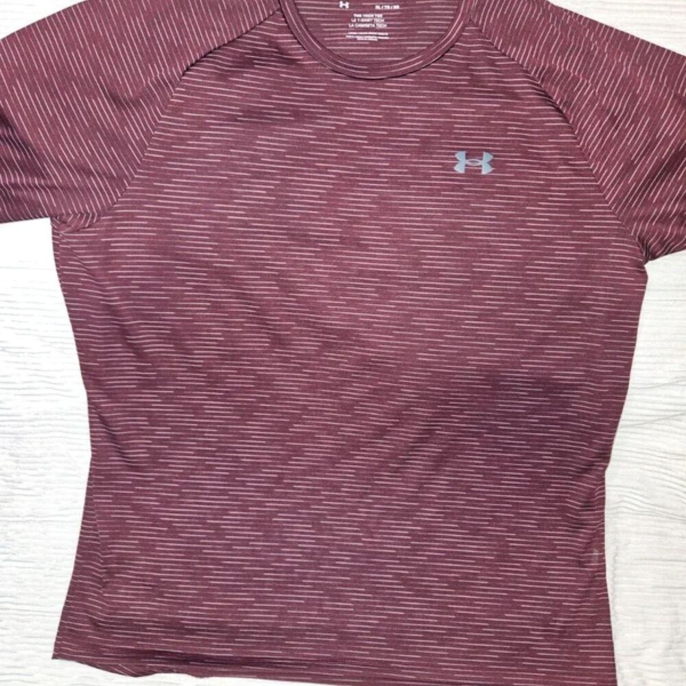 Under-armour Men's Red and Burgundy T-shirt